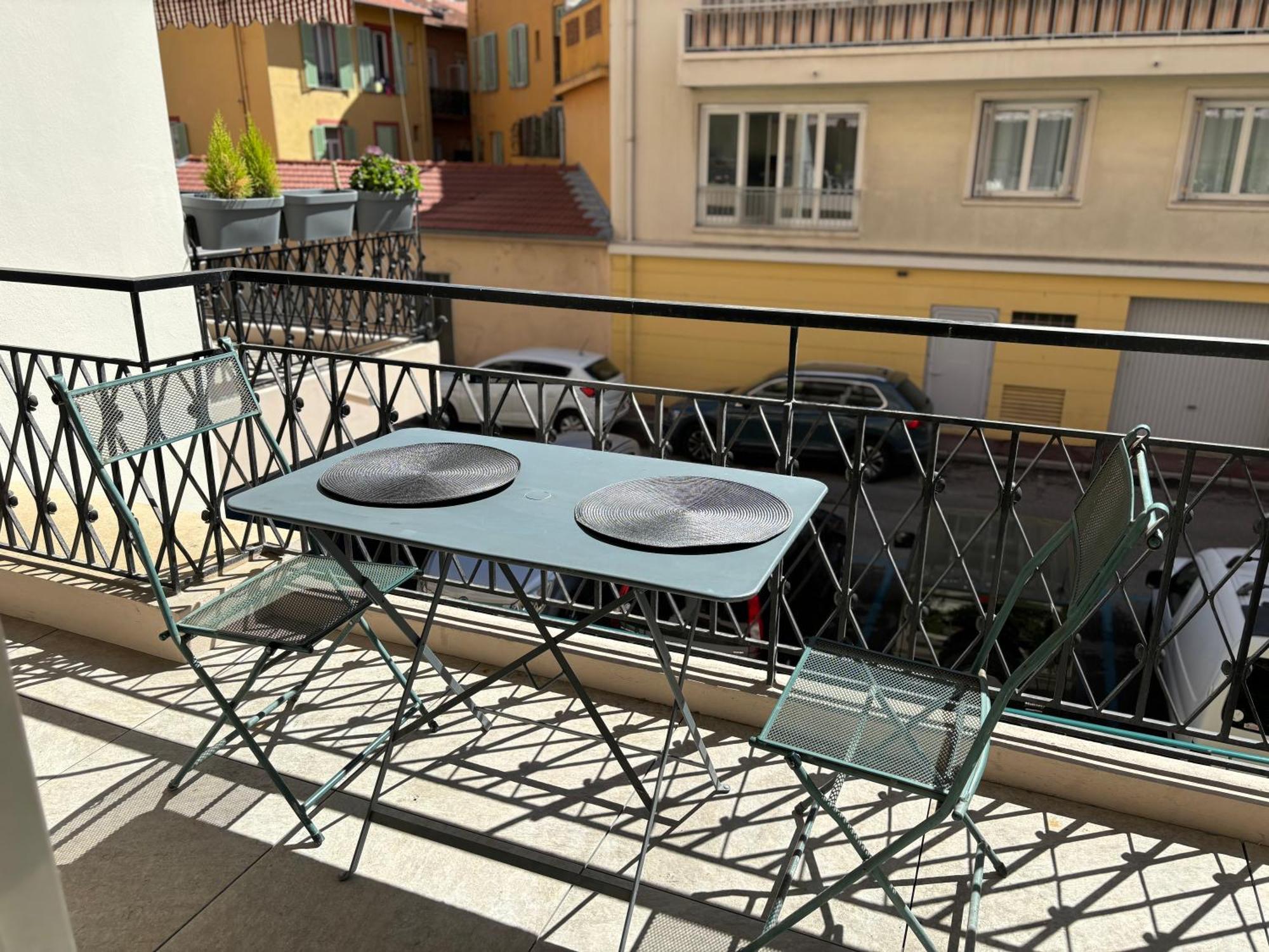 Studio 2 Etoiles A Menton Pour 4 Personnes Exterior foto